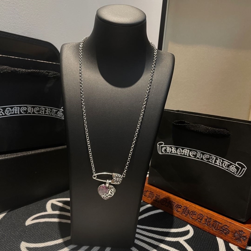 Ch*0me He**ts necklaces